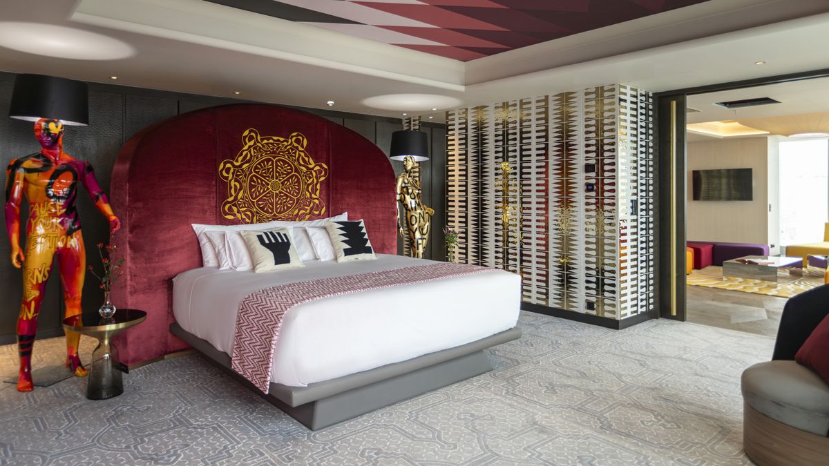 El hotel cuenta con 243 habitaciones. 