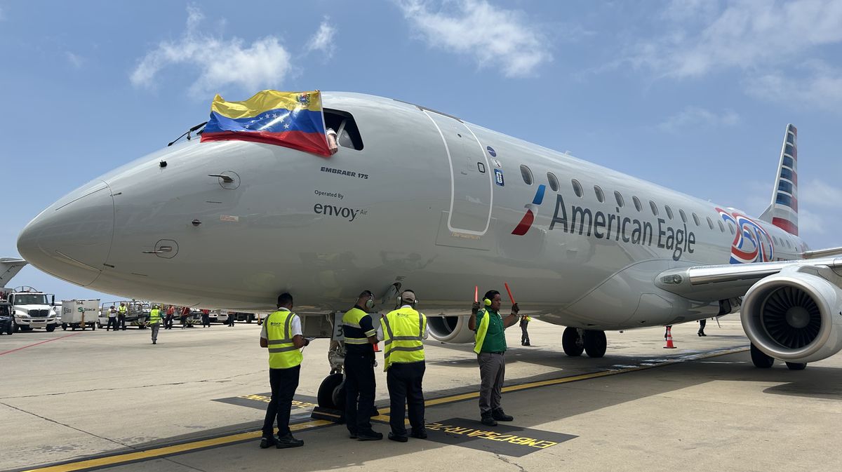 La llegada a Caracas del primer vuelo de American Airlines en siete años.