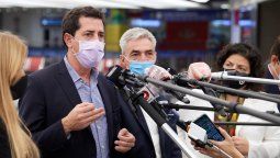 De Pedro, Meoni y Vizzotti, recorriendo Ezeiza y hablaron con la prensa de los vuelos.