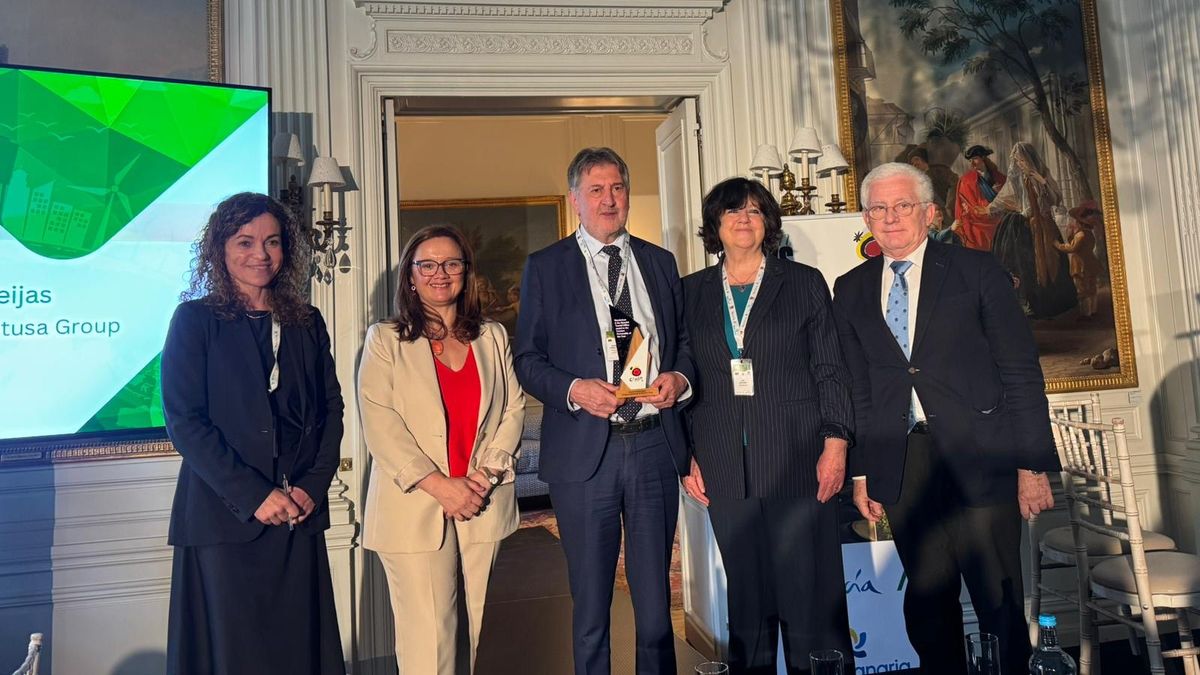 Amancio López Seijas, presidente del Grupo Hotusa y Rosario Sánchez durante el foro de Turespaña en Reino Unido