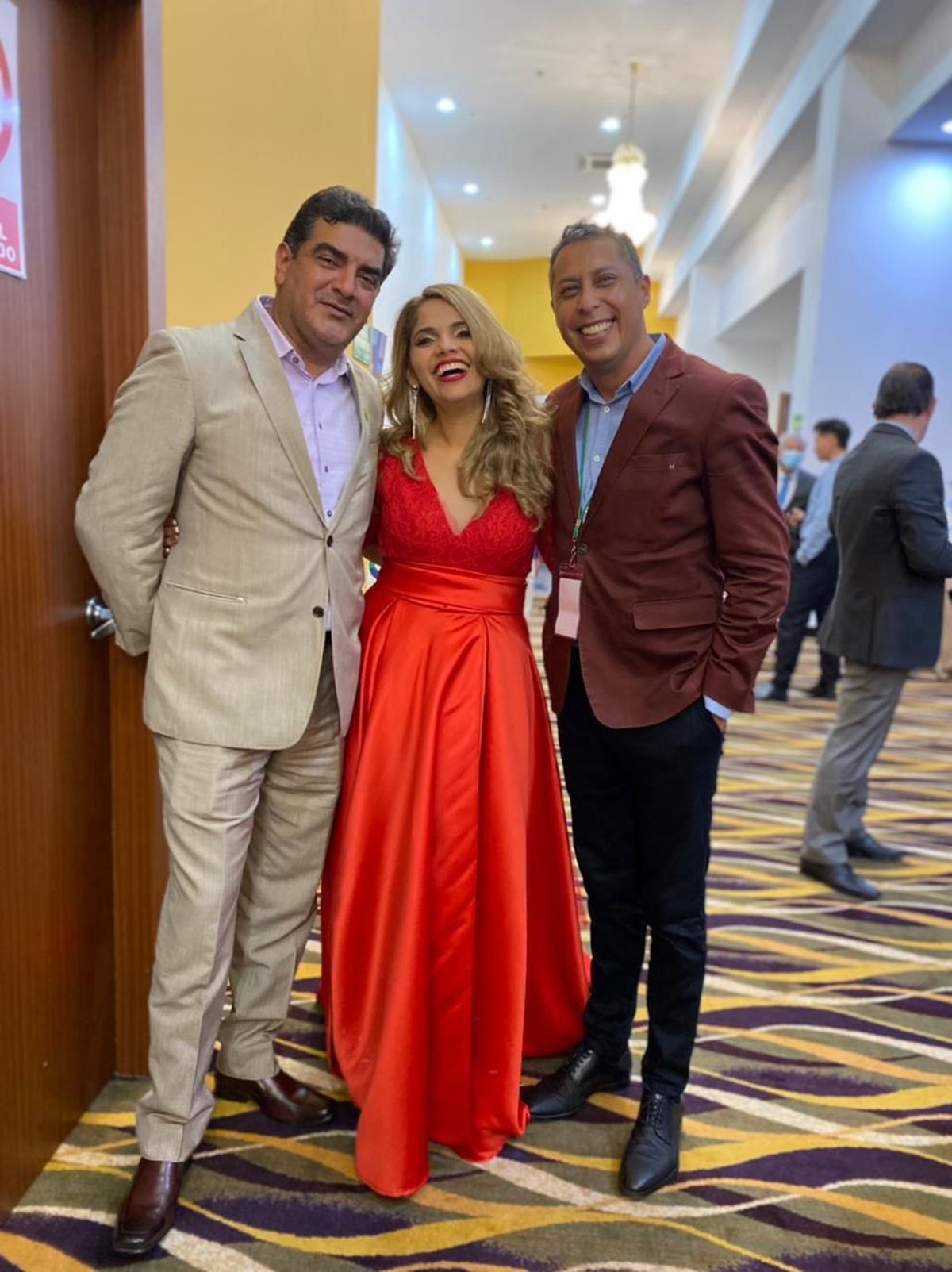Lissette Vélez junto a participantes de Discover CIT 2021. - Ladevi Medios y Soluciones Lissette Vélez junto a participantes de Discover CIT 2021.