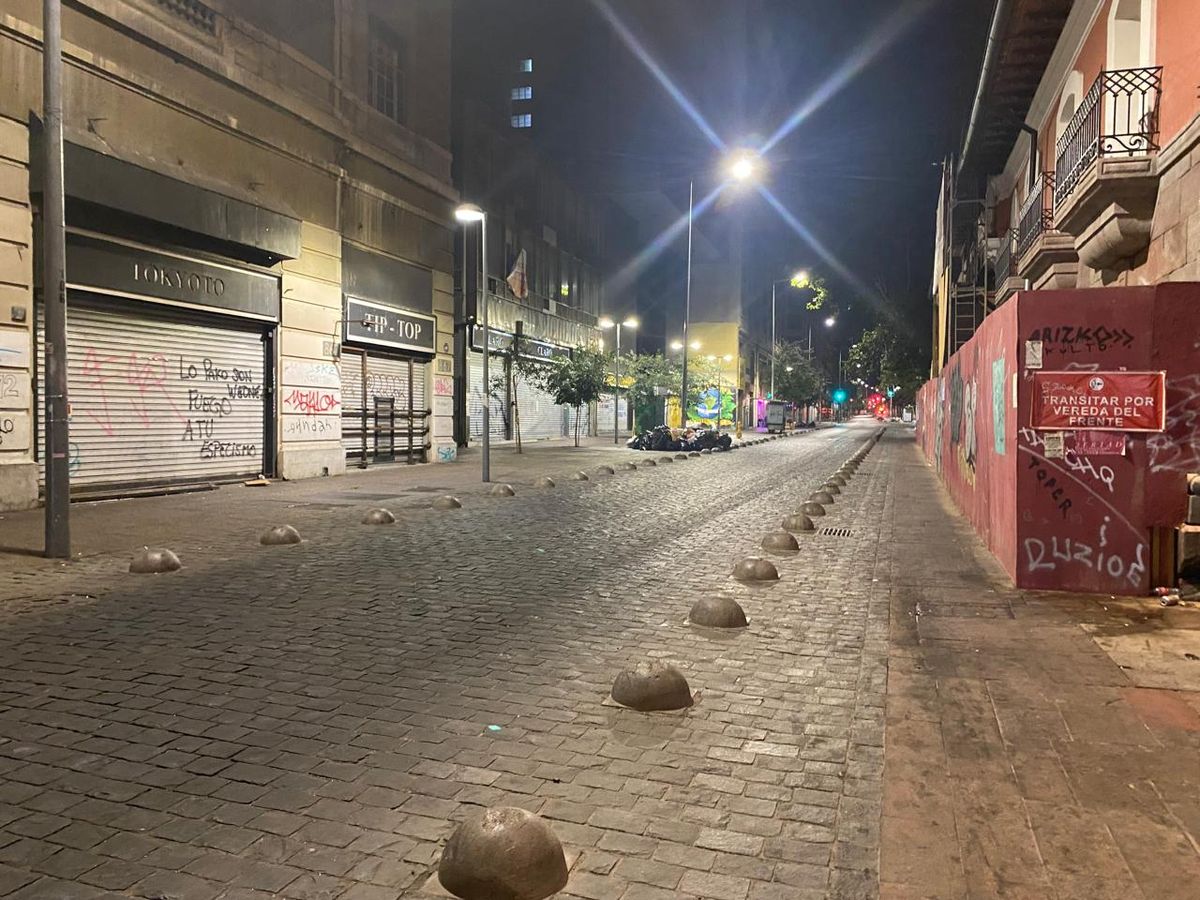 Varios sectores del centro histórico de Santiago son identificados por vecinos como puntos de inseguridad. - Ladevi Medios y Soluciones Varios sectores del centro histórico de Santiago son identificados por vecinos como puntos de inseguridad.