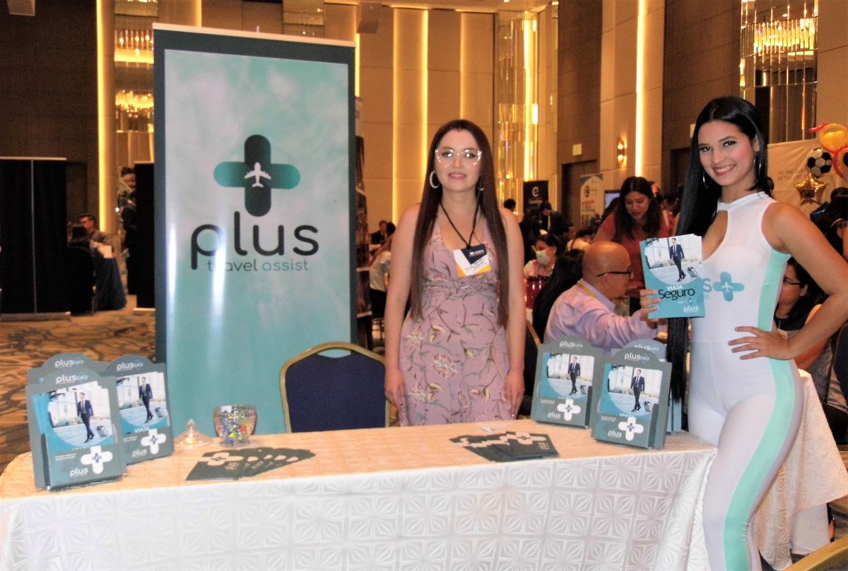Nathaly Zamora del área comercial de Plus Travel Assist acercó las bondades de la marca a las minoristas de Guayaquil.