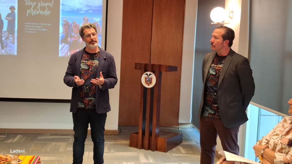Francisco Perez Bannen y Shafic Pfeng, socios fundadores de R3Viajar en el lanzamiento de viajes grupales a Galápagos.