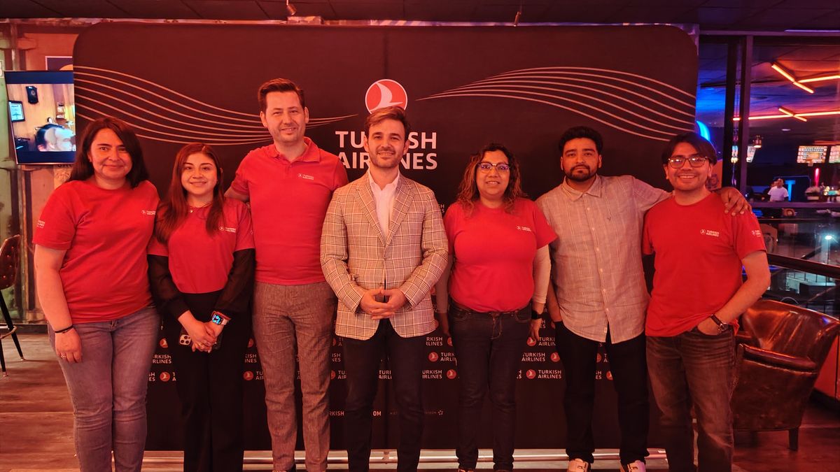 El equipo de Turkish Airlines en México. El equipo de Turkish Airlines en México.