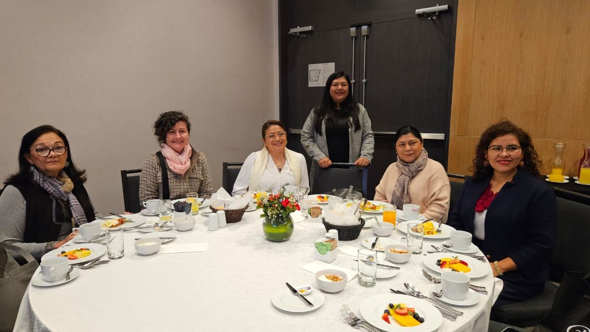 Katherine Flores junto a las principales agencias y vendedores potenciales, presentes en la capacitación de Oceania Cruises y Regent Seven Seas.