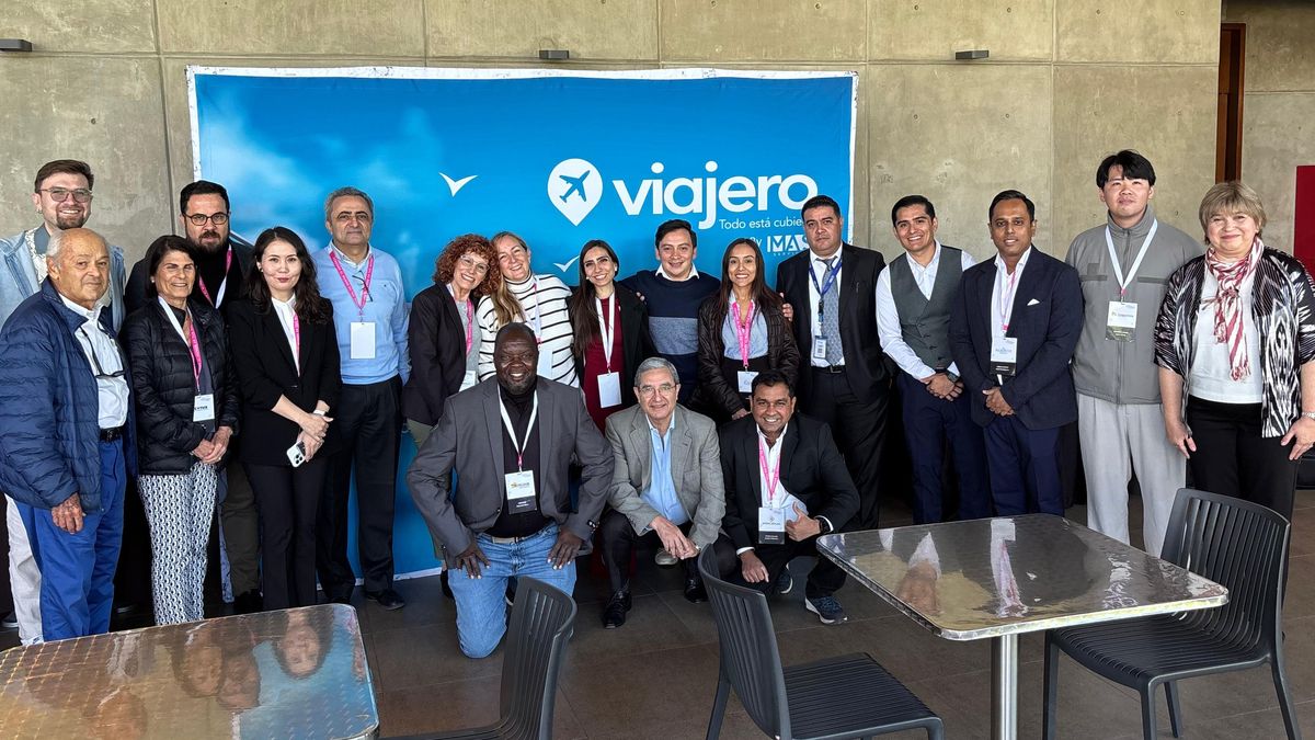 Representantes de MAS Servicios y de diversos destinos internacionales en el workshop de la compañía de asistencia.