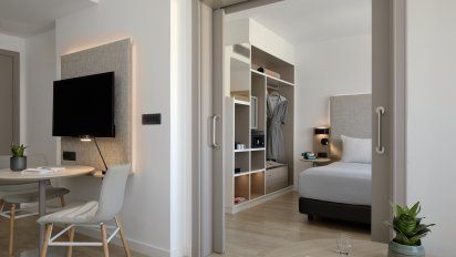 Habitacion del INNSiDE Barcelona Apolo by Meliá Hotels.
