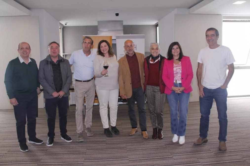 La gastronomía merece también ocupar ese papelfundamental. Tenemos muchos espacios dignos de desarrollarse, de ser conocidos,de visitarse”, expresó agregó María Sance, vicepresidenta de AEHG Mendoza.