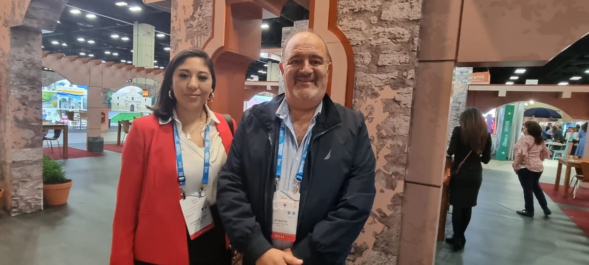 Luis Martin junto Estefanía Salas, de Operador Online, están presentes en la IPW 2023.