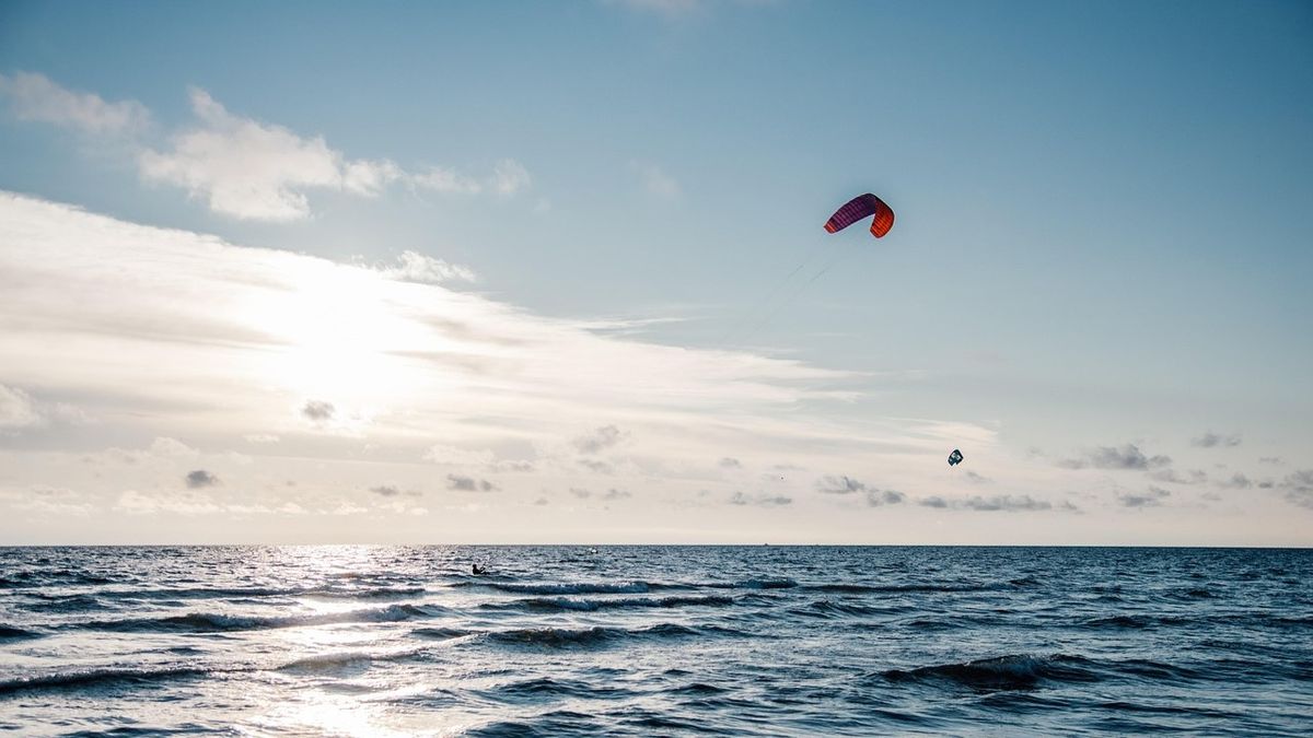 La Guajira es el destino ideal para quienes buscan adrenalina y aventura sobre el mar en playas perfectas para el kitesurf.