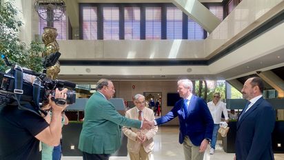 El presidente de la Mesa del Turismo de España, Juan Molas, ha recibido a Alfonso Rueda, presidente de la Xunta de Galicia.