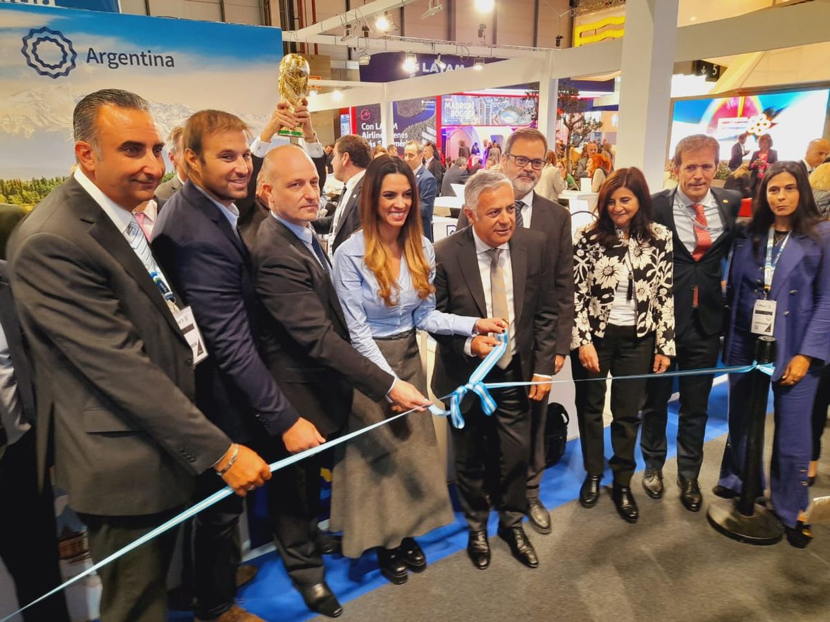 Autoridades argentinas presentes en la inauguración del stand de Argentina en Fitur