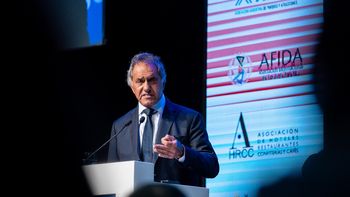 Milei ajusta estructuras: centraliza fondos de Turismo y Ambiente, y limita la gestión de Scioli.