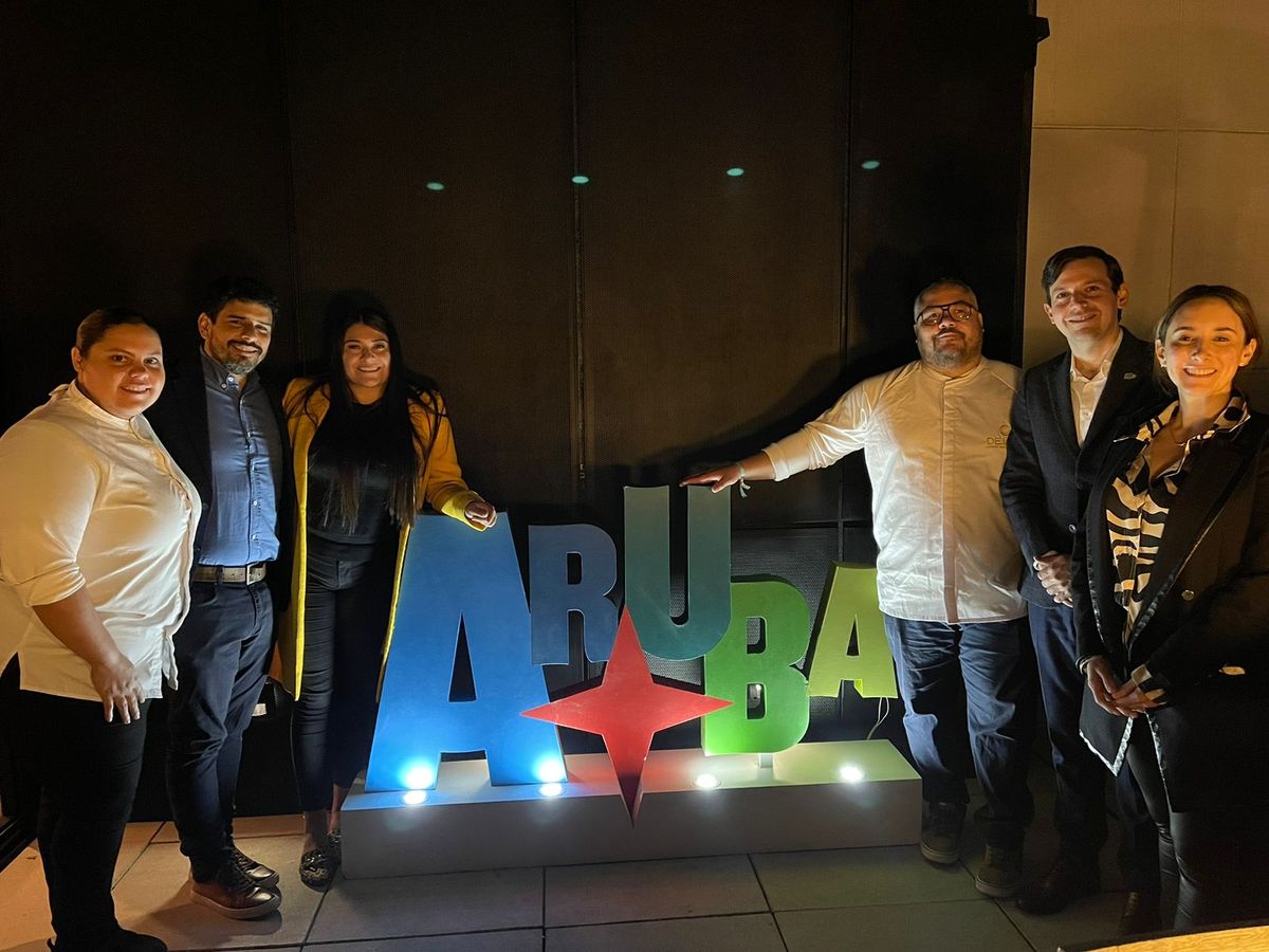 Experiencia gastronómica de lujo ofrecida por la Autoridad de Turismo de Aruba.