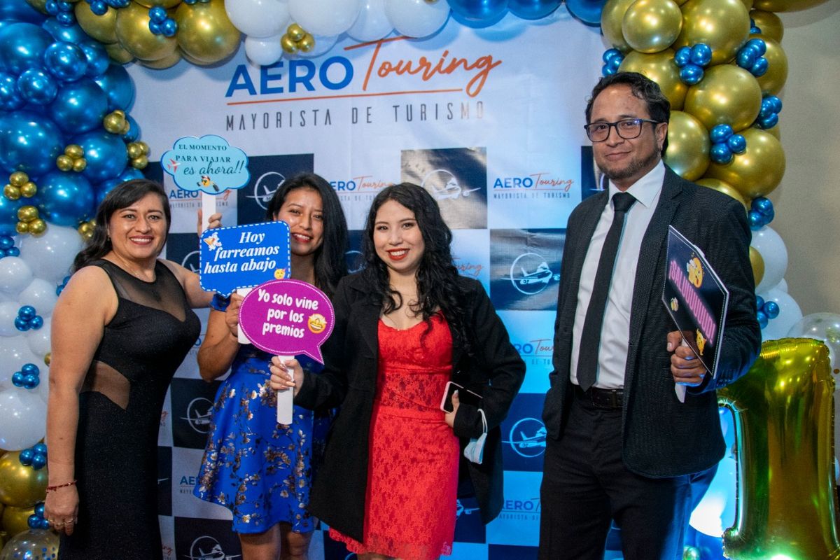 Varios agentes de viajes asistieron al evento por el primer aniversario de Aero Touring.