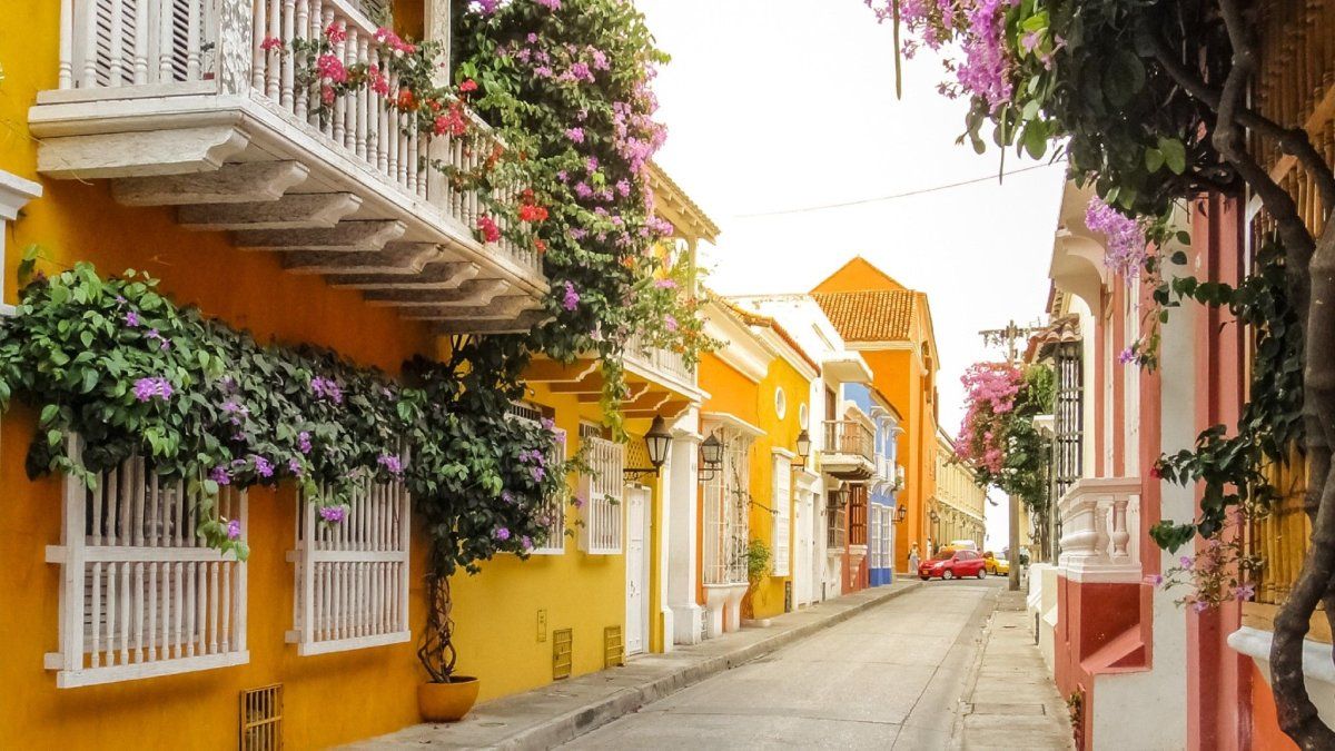 Vacaciones 2026: En Colombia se siente una energía casiinexplicable, una fuerza que te lleva a través de la cultura y hace de un viajecomún una travesía inolvidable.