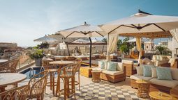 PriceTravel Holding y OxoHotel firman alianza para impulsar nuevas soluciones de viaje integradas.