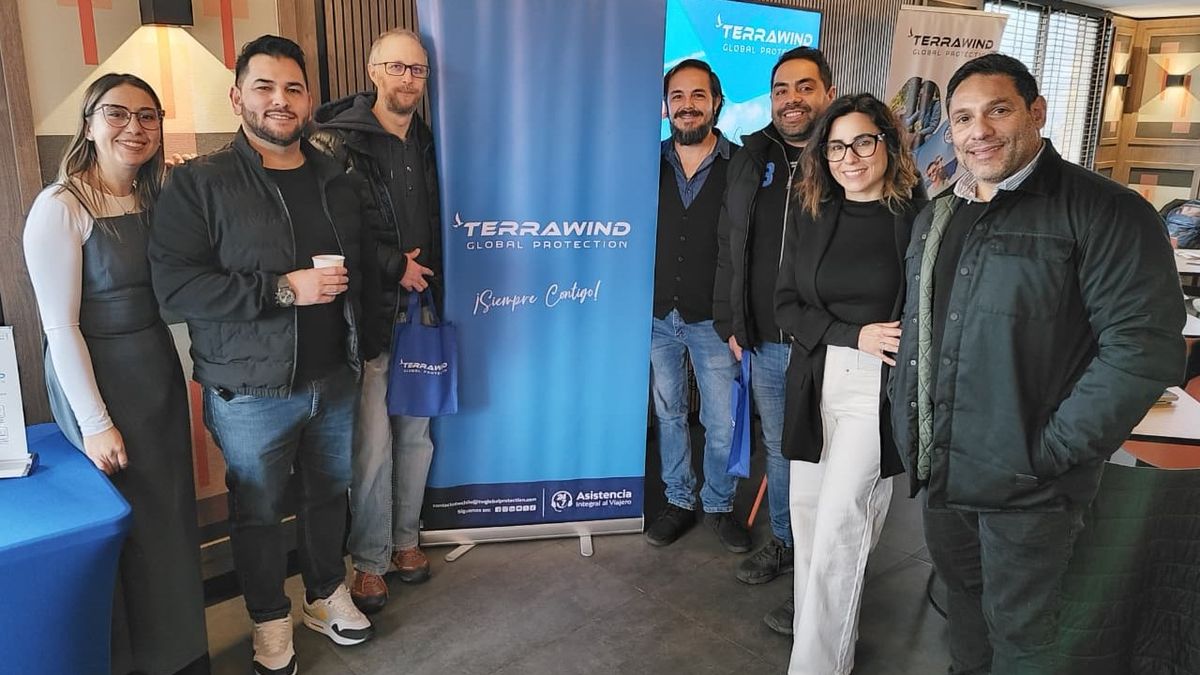 Saul Laya, de Fortin Travel; Equipo de Recover, y Sebastian Ferrecio, de Productora de Seguros Ferreccio y Ferreccio LTDA.