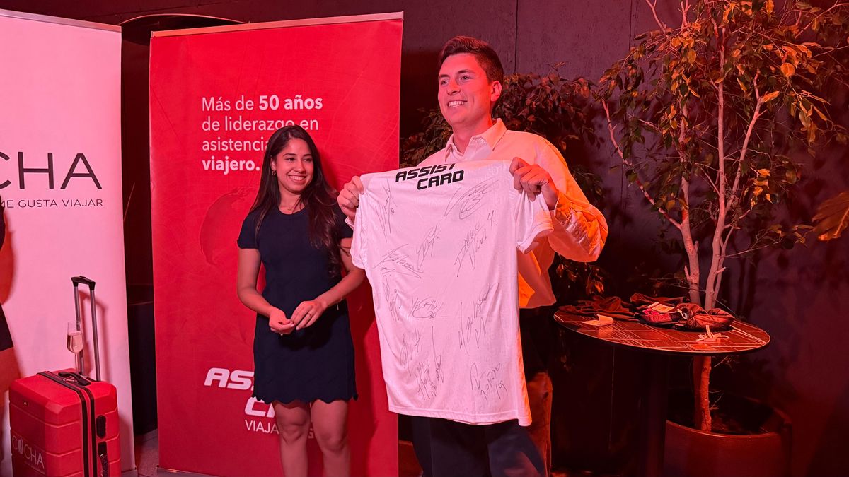 Assist Card sorteó camisetas autografiadas por el plantel de Colo Colo.