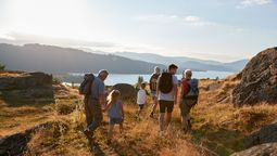 altText(Viajes en familia: 5 consejos para tener una experiencia divertida y segura)}