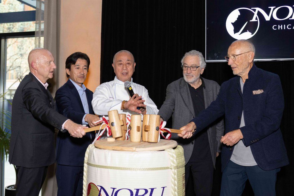 Nobu Matsuhisa, Robert De Niro y Meir Teper inaugurando el Nobu Hotel Chicago.