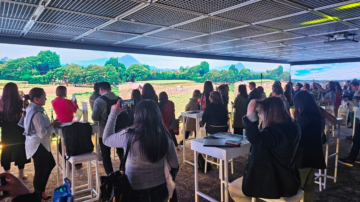 En una dinámico salón se proyectó las seis regiones que promociona Colombia.