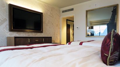 Daniel Scioli indicó que están trabajando para bajar los impuestos y construir una Argentina más competitiva. Junto a la CAT, gestionan para que los hoteles dejen de pagar tasas por los derechos de autor.