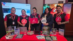 Álvaro Gomero, coordinador de marketing; Ofelia Marroquin, jefa comercial; Mariana Mendoza, ejecutiva comercial; Eliana De Jesús, representante de Bávaro Adventure Park y Leonel Sánchez, ejecutivo comercial de Check in mayorista.