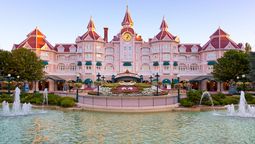 Disneyland Paris reabre su Disneyland Hotel, propuesta de alojamiento de lujo pensada para toda la familia.