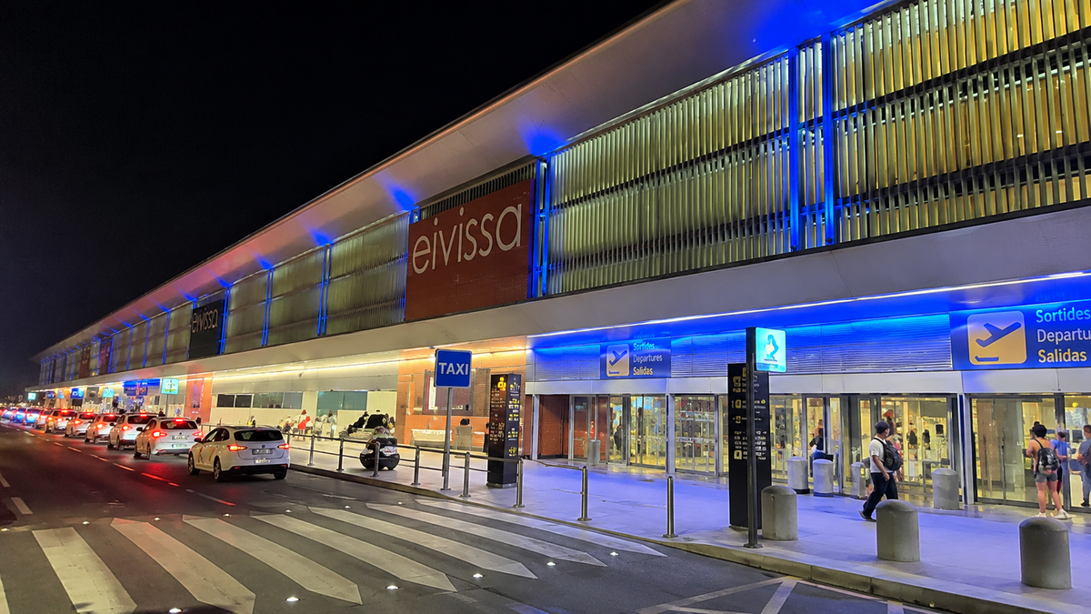 Exterior del Aeropuerto de Ibiza, gestionado por Aena