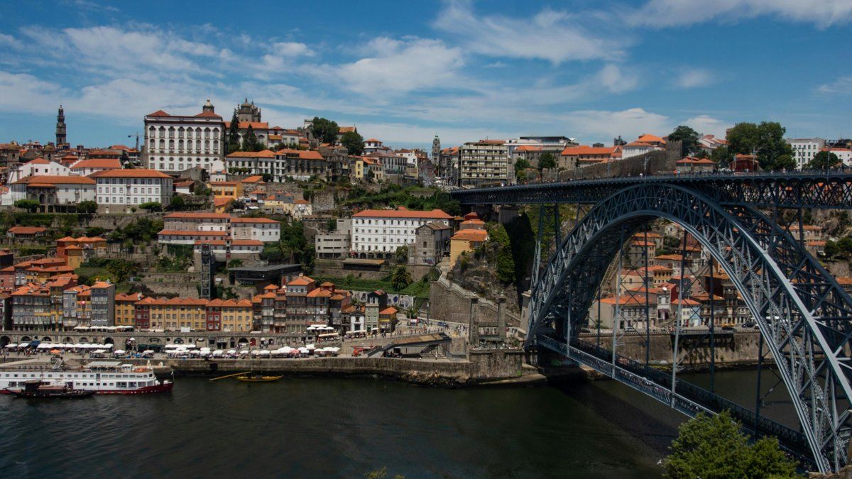 Vacaciones 2026 en Europa: Oporto, la segunda ciudad más importante de Portugal. Es reconocido por su mezcla de historia, gastronomía y eventos culturales de primer nivel.
