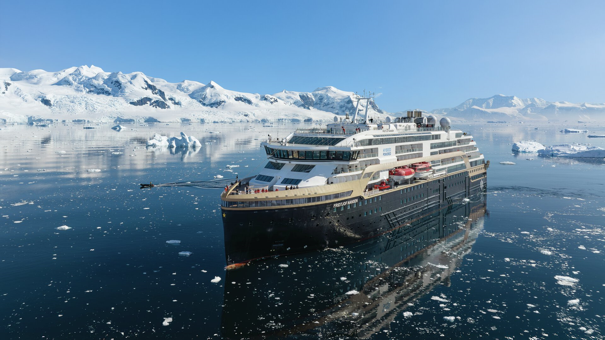 Hurtigruten Expeditions ofrece diferentes experiencias hacia la Antártida con embarque en Buenos Aires.