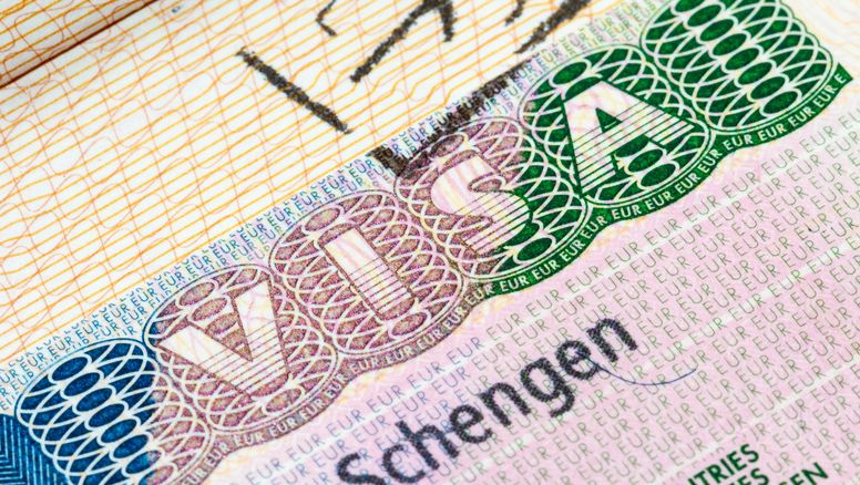 Dos factores explican alto rechazo de visa de Espacio Schengen a ecuatorianos.