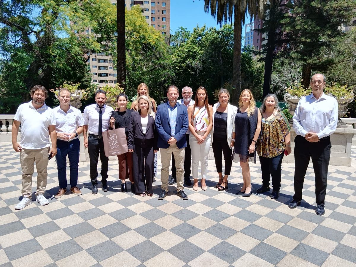 La delegación de San Luis realizó su presentación en la Residencia de la Embajada Argentina. 