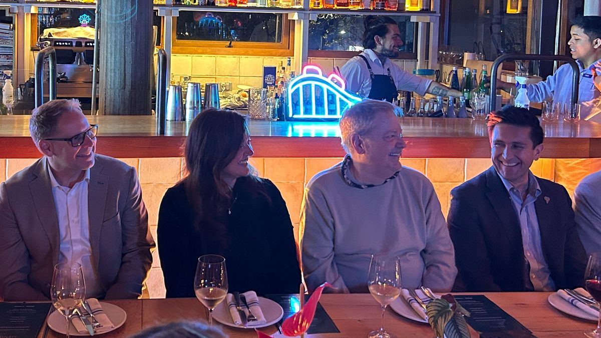 Participantes disfrutando del encuentro de Experience Kissimmee y Visit Orlando.