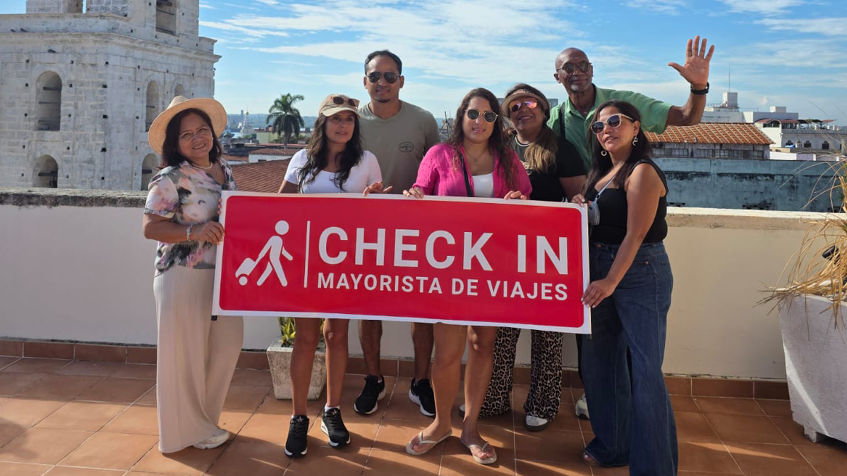 Grupo de agencias junto a CHECK IN Mayorista en visita cultural en Cuba. Grupo de agencias junto a CHECK IN Mayorista en visita cultural en Cuba.