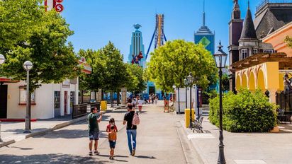 El Parque Warner es uno de los parques temáticos más importantes de España