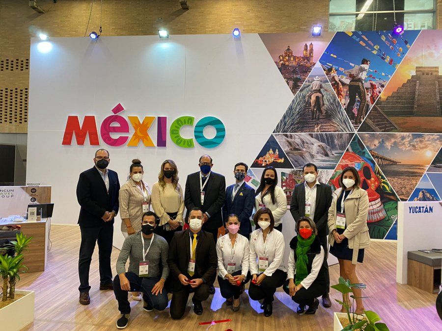 La delegación de Viva Aerobus en Anato.