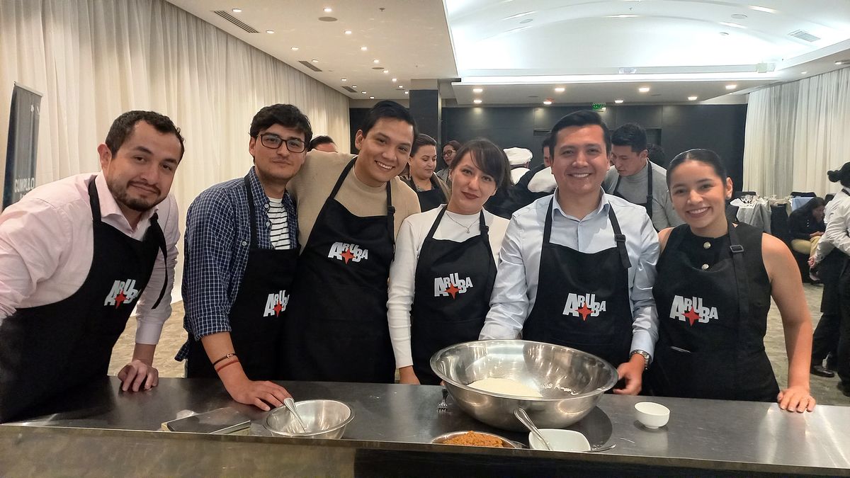 Representantes de mayoristas, agencias de viajes y aerolíneas participaron en MasterClass culinaria organizada por la Autoridad de Turismo de Aruba.