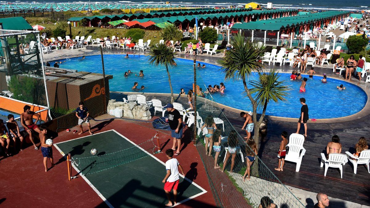 Los balnearios de Punta Mogotes son ideales para ir con toda la familia. Los balnearios de Punta Mogotes son ideales para ir con toda la familia.