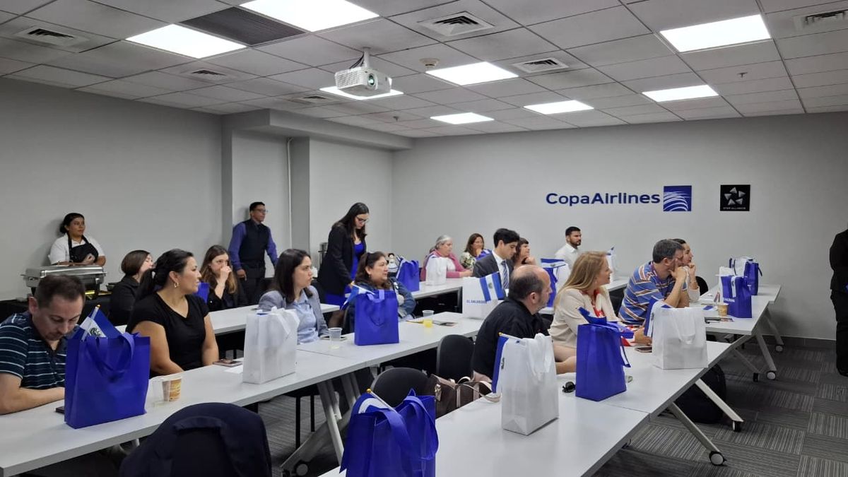 El Salvador y Copa Airlines reunieron a operadores en un evento realizado en la oficina de la aerolínea. El Salvador y Copa Airlines reunieron a operadores en un evento realizado en la oficina de la aerolínea.