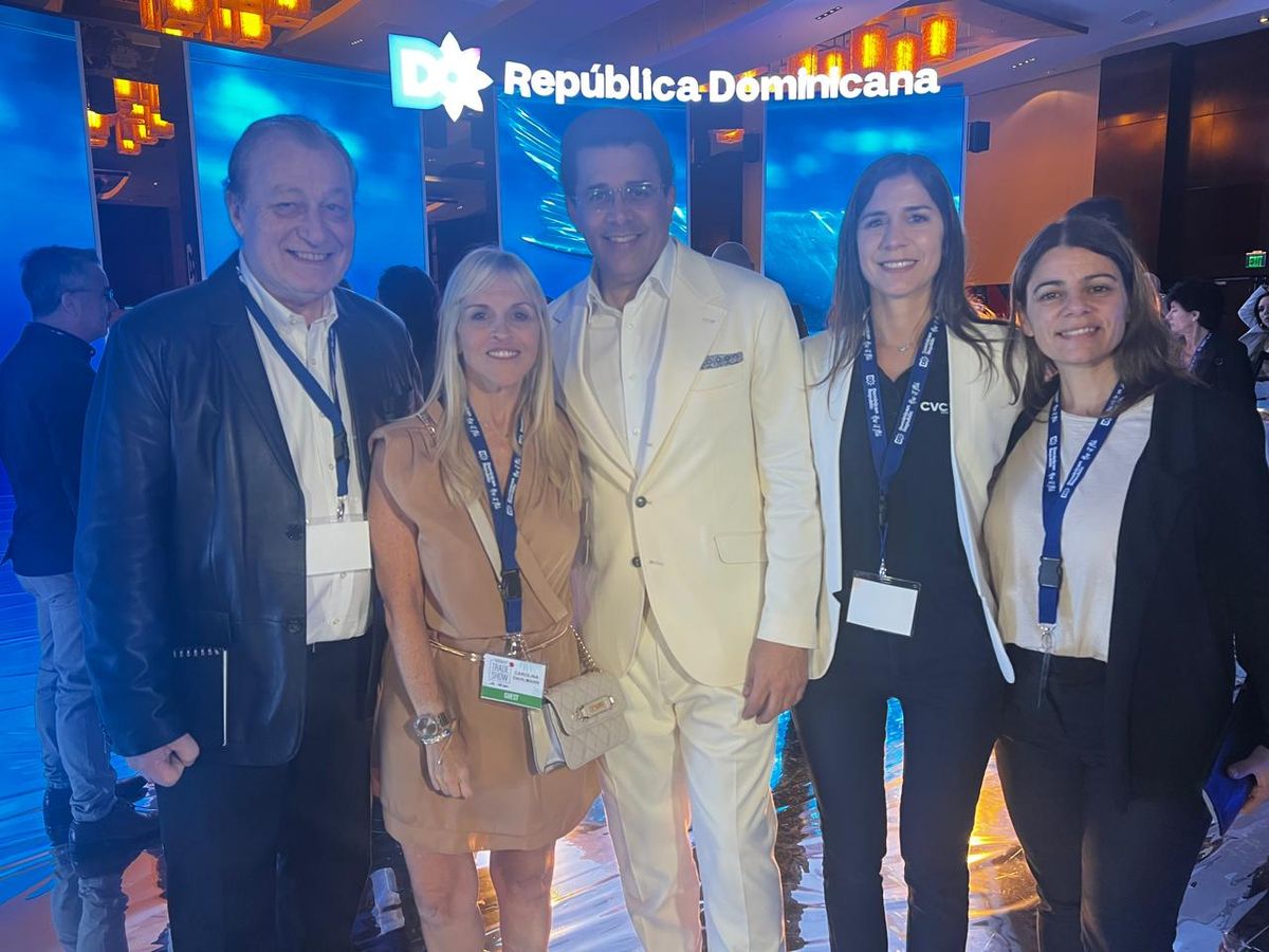 Operadores de Latinoamérica junto al ministro David Collado.