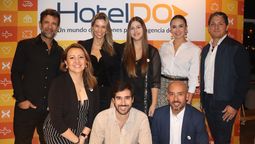 Equipo de HotelDO en el marco de la celebración de sus 25 años.