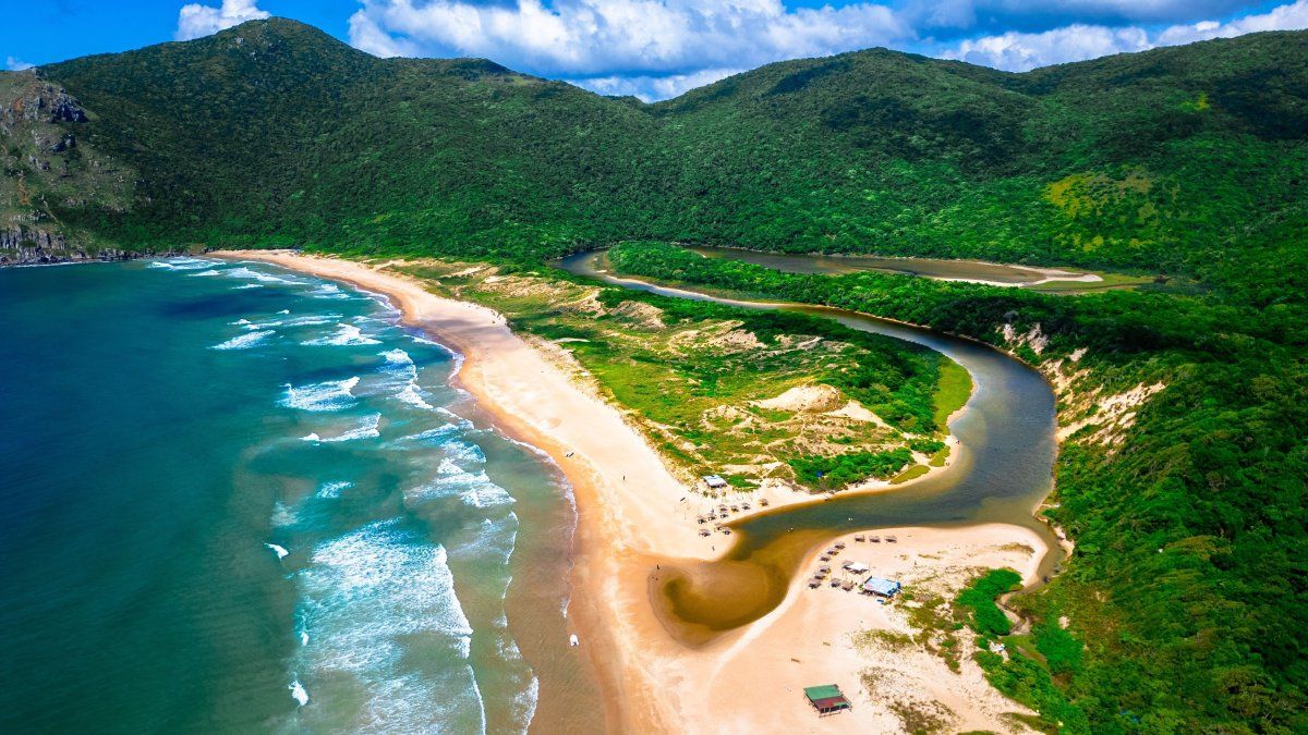 Lagoinha do Leste es un paraíso agreste en la increíble Florianópolis. Lagoinha do Leste es un paraíso agreste en la increíble Florianópolis.