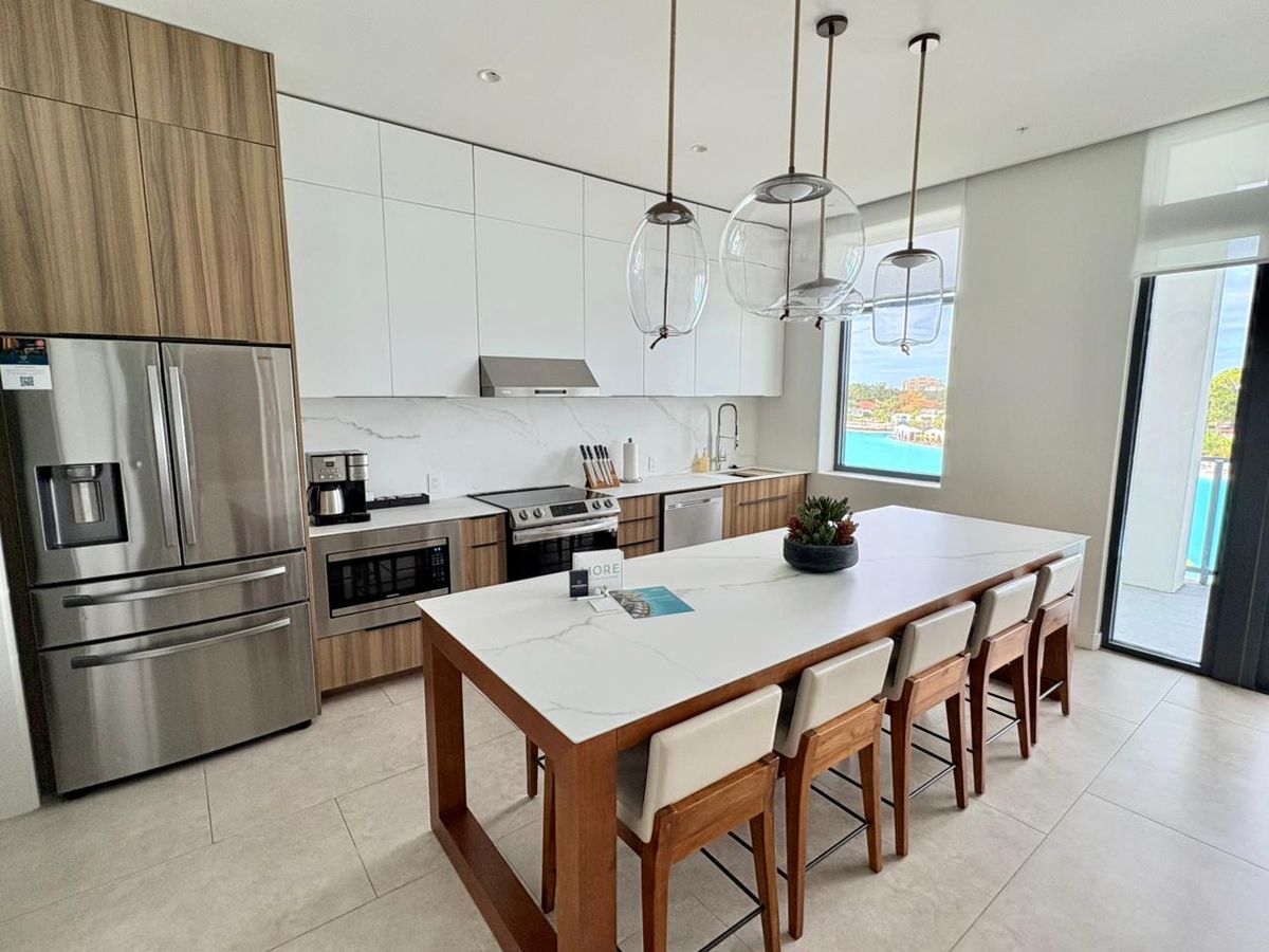 Los “flats” cuentan con cuatro dormitorios, cuatro baños, cocina completa, lavadero, secadora y dishwasher. Los “flats” cuentan con cuatro dormitorios, cuatro baños, cocina completa, lavadero, secadora y dishwasher.