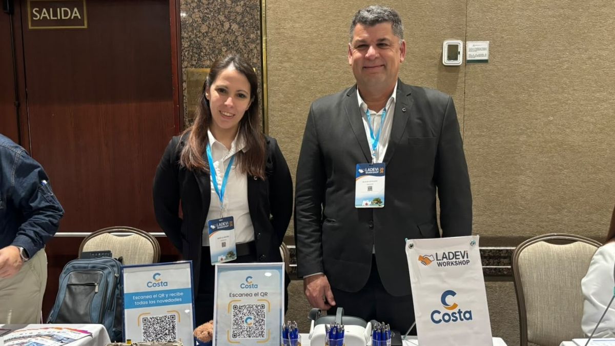 Jesica Lorenzo y Flavio González, de Costa Cruceros, durante el Ladevi Workshop Bogotá 2026-2.