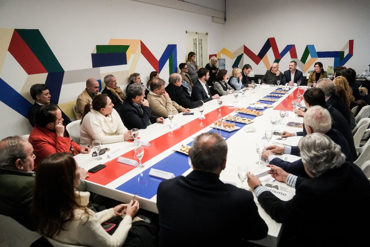 Reunión entre AVIABUE y FEMAV.