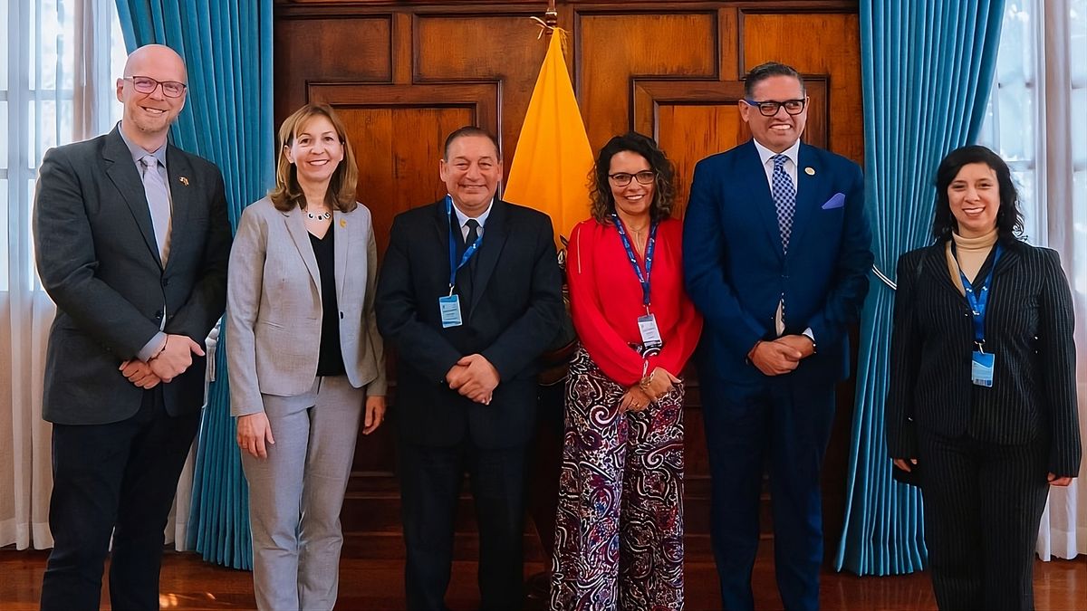 James Clark, cónsul y consejero de Canadá; Alison Treppel, Secretaria de CICTE – OEA; Ricardo Sánchez, presidente del Buró del Centro Histórico; Mónica Sánchez, vicepresidenta del Buró del Centro Histórico; y Mateo Estrella, titular del Ministerio de Turismo. - Ladevi Medios y Soluciones James Clark, cónsul y consejero de Canadá; Alison Treppel, Secretaria de CICTE – OEA; Ricardo Sánchez, presidente del Buró del Centro Histórico; Mónica Sánchez, vicepresidenta del Buró del Centro Histórico; y Mateo Estrella, titular del Ministerio de Turismo.