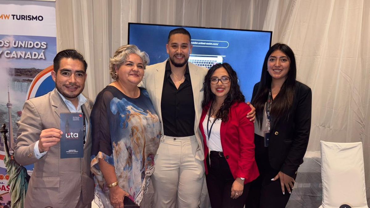 Equipo de la asistencia al viajero United Travel Assist, encabezado por Jairo Neacato, director comercial Latam (centro), en los Ladevi Workshop.